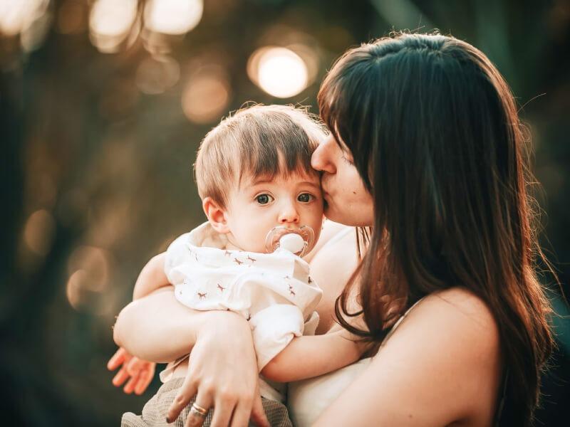 Sonhar com Carinho de Bebê