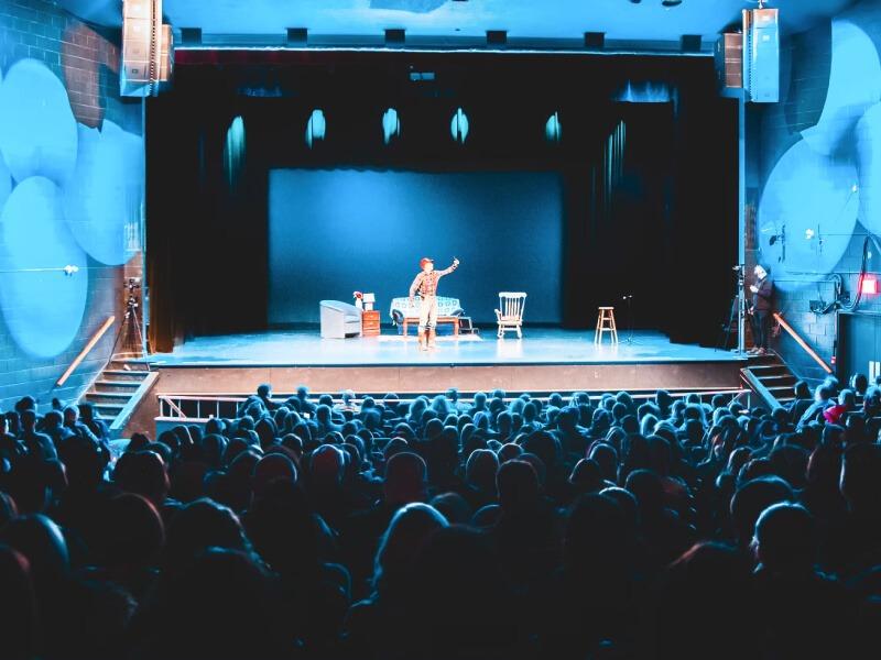 Sonhar com Ator de Teatro