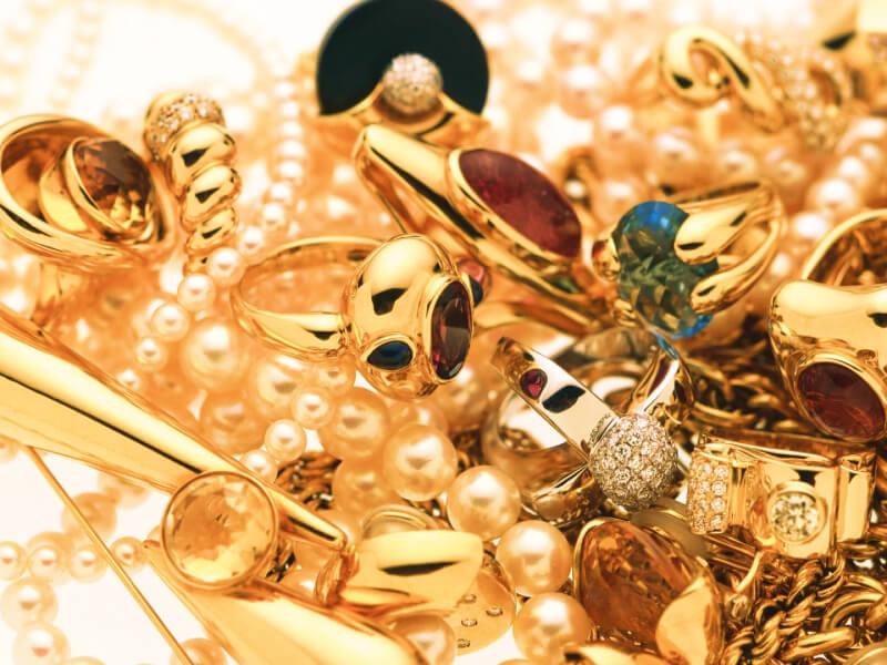 Sonhar com Ornamentos de Ouro
