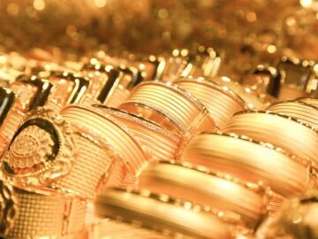 Thumbnail Sonhar com Ornamentos Dourados