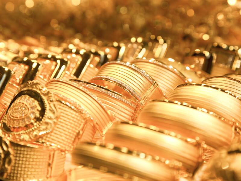 Sonhar com Ornamentos Dourados