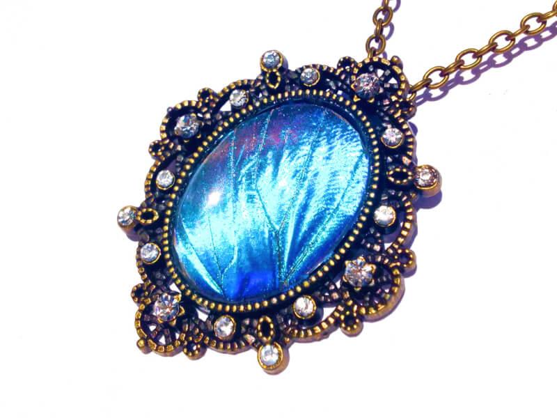 Sonhar com Amuleto Azul
