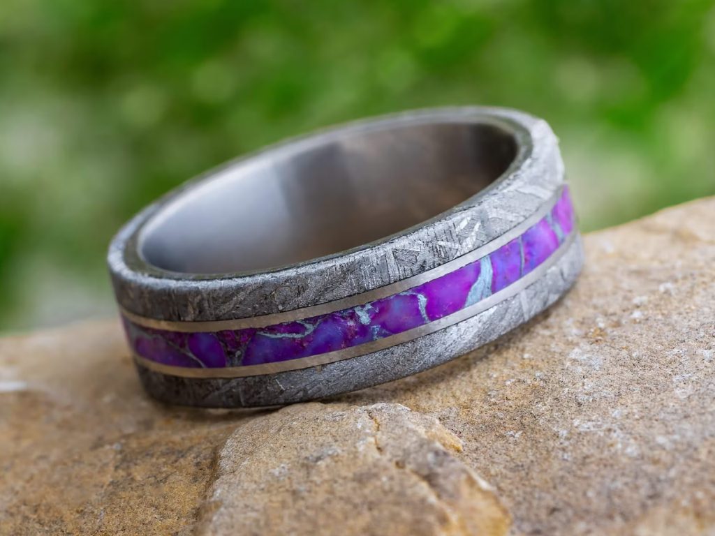 Sonhar com Anel Roxo