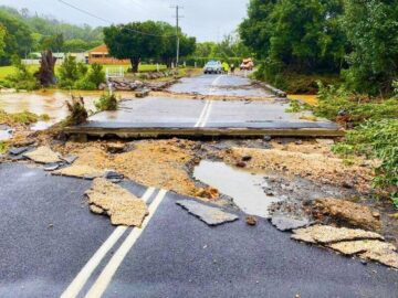 Thumbnail Sonhar com Avenida Destruída