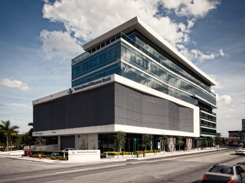 Sonhar com Banco Financeiro