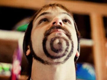 Thumbnail Sonhar com Barba Mal Aparada