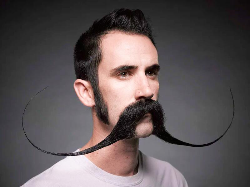 Sonhar com Barba e Bigode