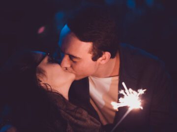 Sonhar com Beijo Desagradável