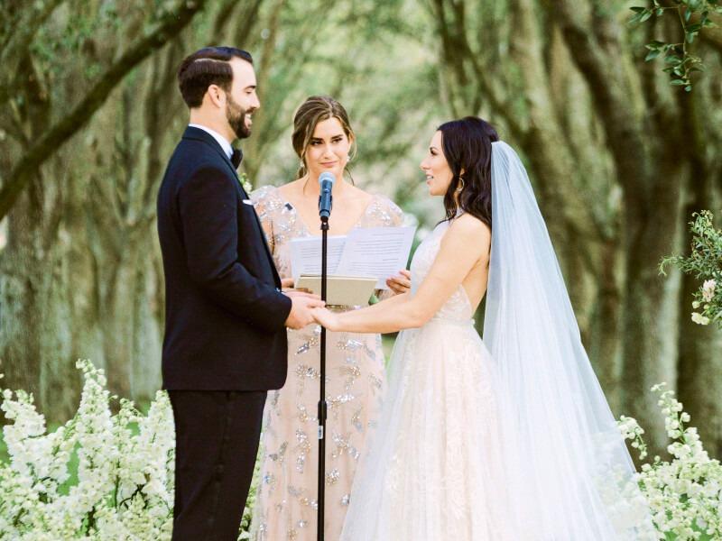 Sonhar com Casamento Estranho