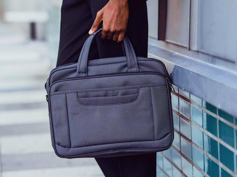 Sonhar com Bolsa de Outras Pessoas
