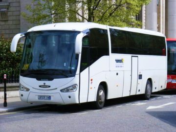 Thumbnail Sonhar com Ônibus Branco