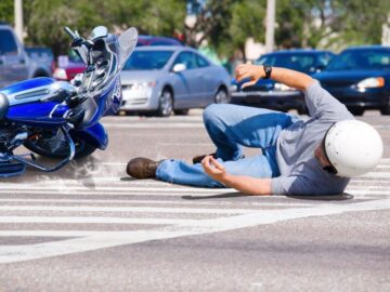 Sonhar com Motocicleta Caindo