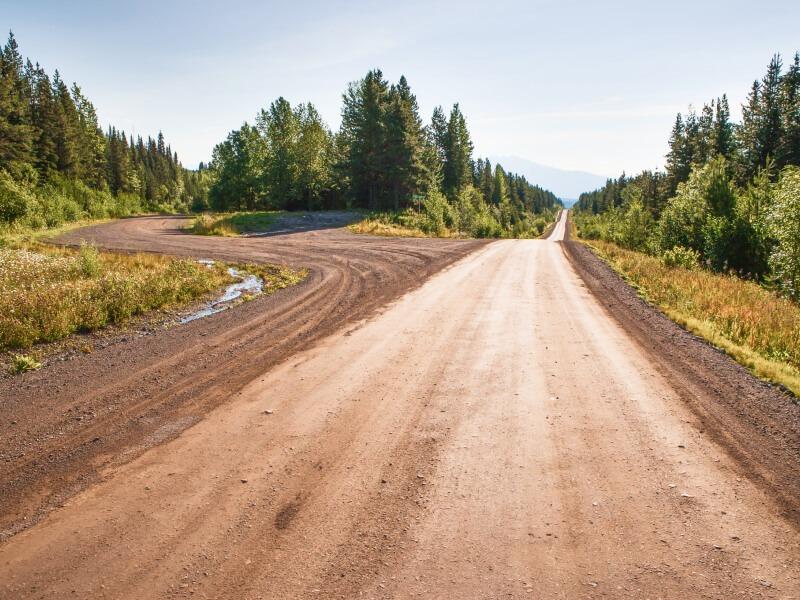 Sonhar com Estrada de Terra