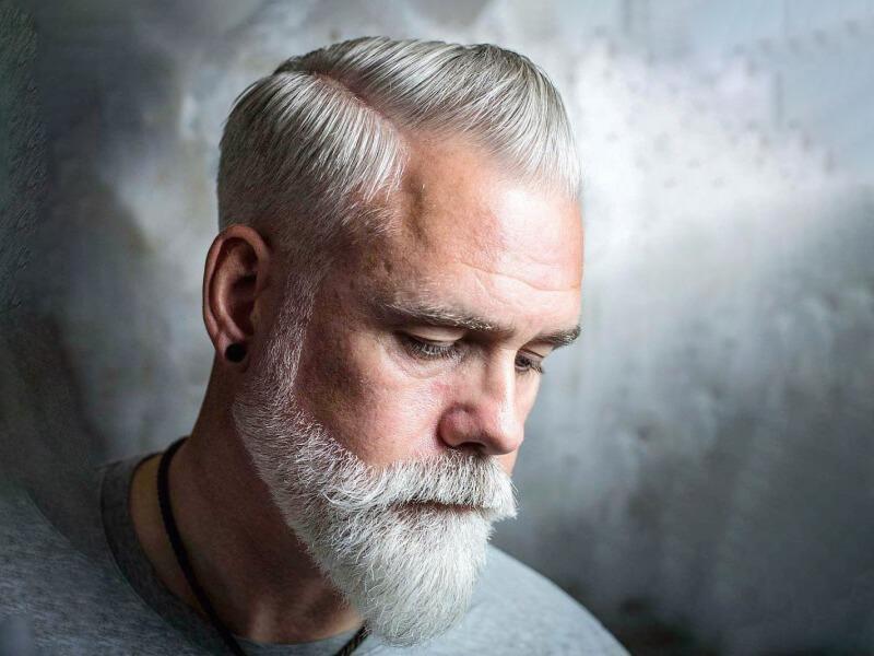 Sonhar com Cabelos Grisalhos na Barba