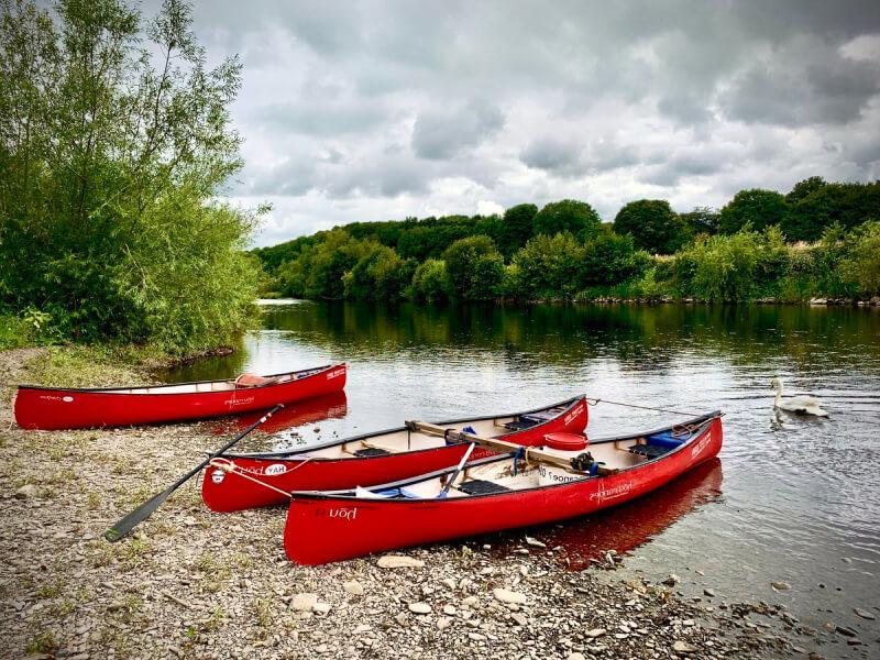 Sonhar com Canoa Bonita