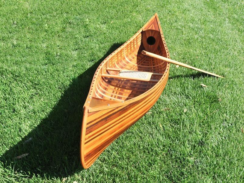 Sonhar com Canoa Pequena