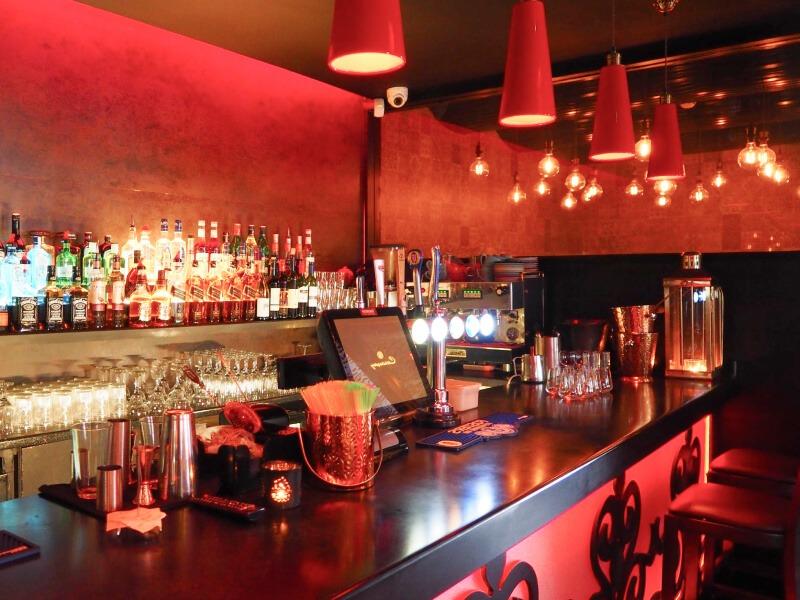 Sonhar com Cantina Bonita