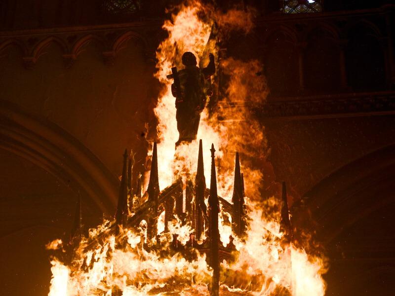 Sonhar com Capela Ardente