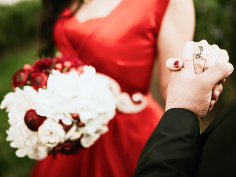 Sonhar com Casamento em Vermelho
