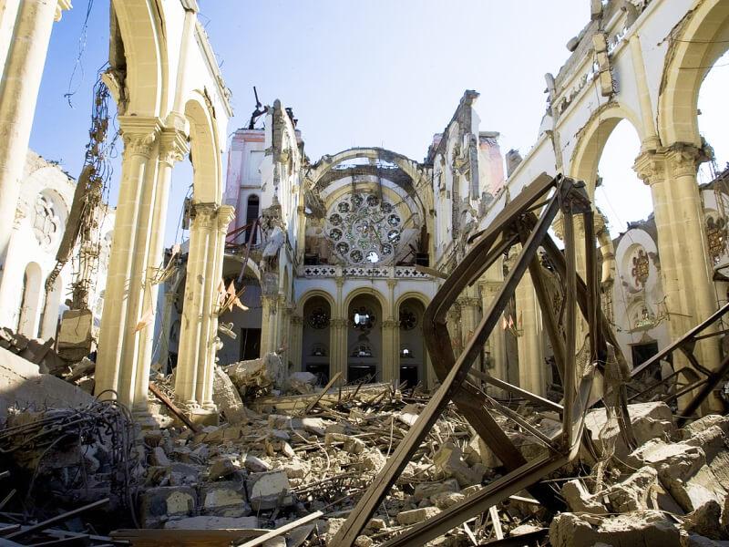 Sonhar com Catedral Destruída
