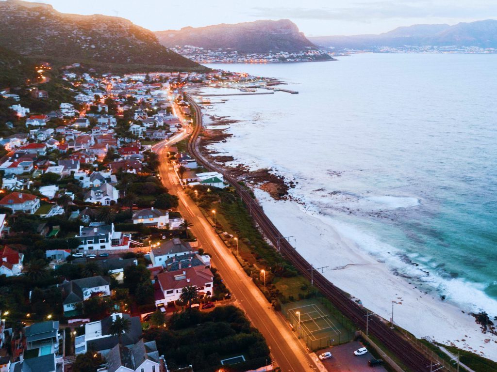 Sonhar com Cidade Costeira