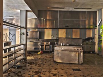 Sonhar com Cozinha Destruída