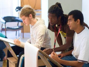 Sonhar com Faculdade de Arte