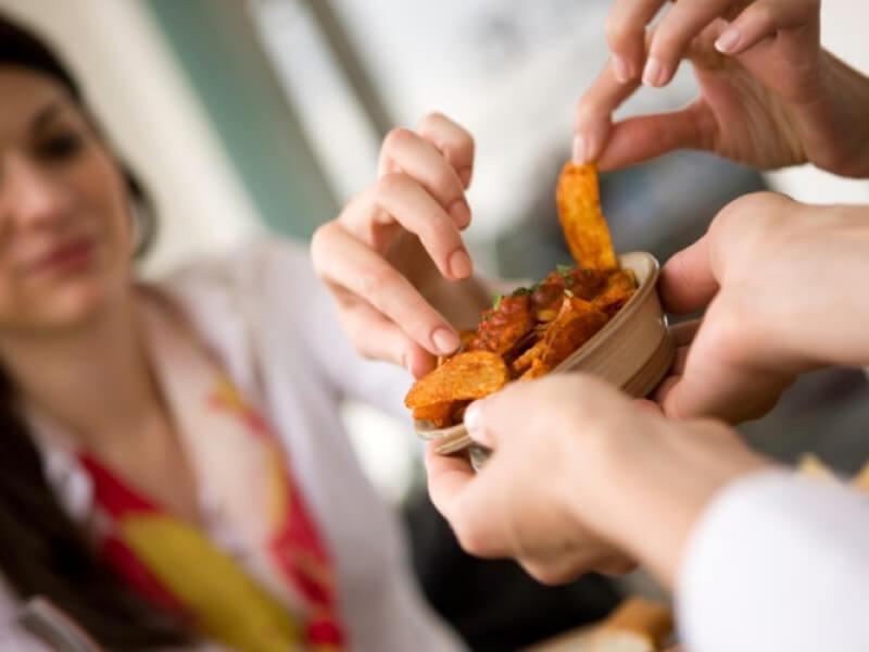 Sonhar com Comendo Sanduíche