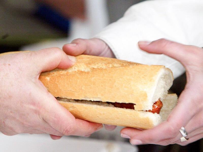 Sonhar com Compartilhando Lanches