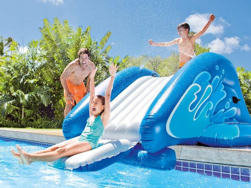 Sonhar com Deslizando na Piscina