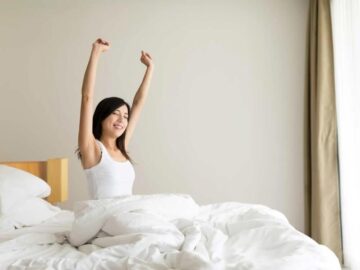 Sonhar com Acordando em uma Cama