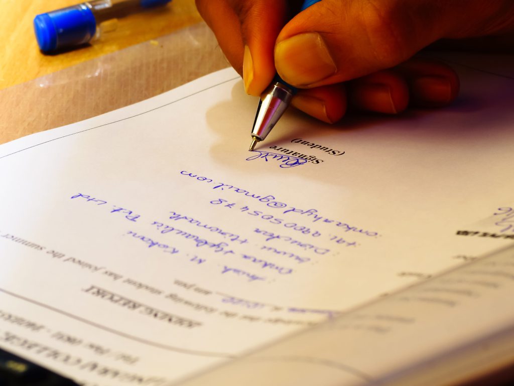 Sonhar com Documento da Casa