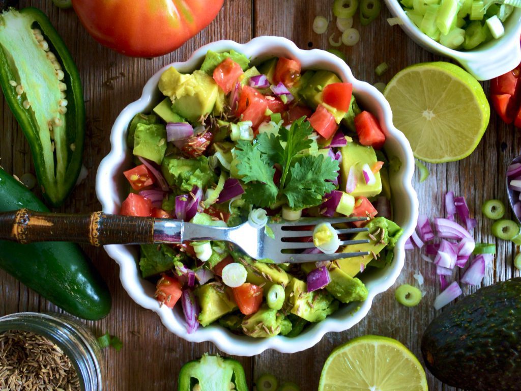 Sonhar com Salada de Abacate