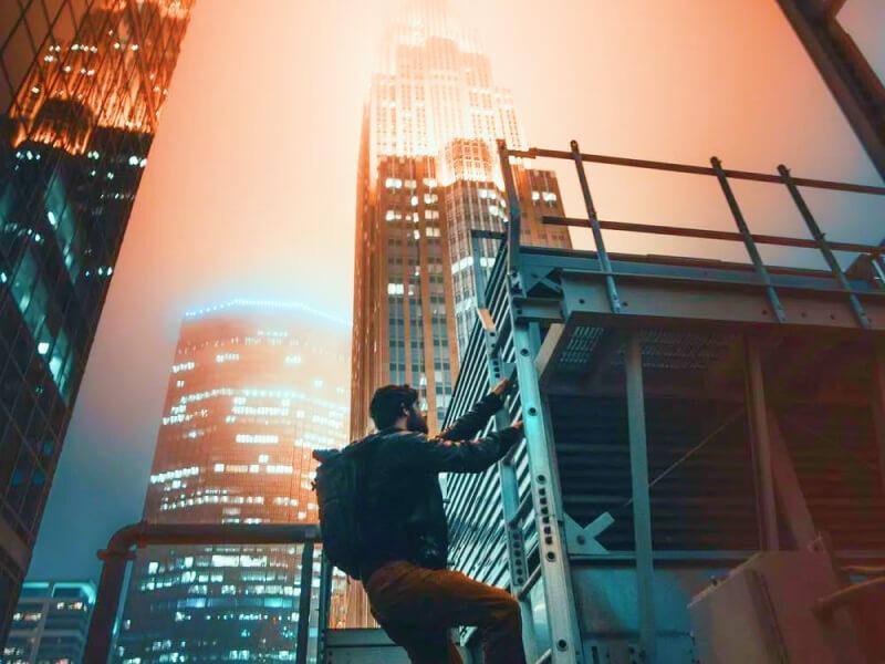 Sonhar com Escalando o Prédio