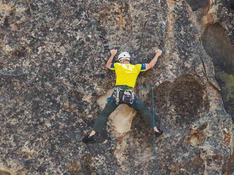 Sonhar com Escalada em Rocha