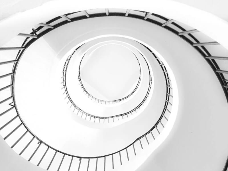 Sonhar com Escadas Circulares