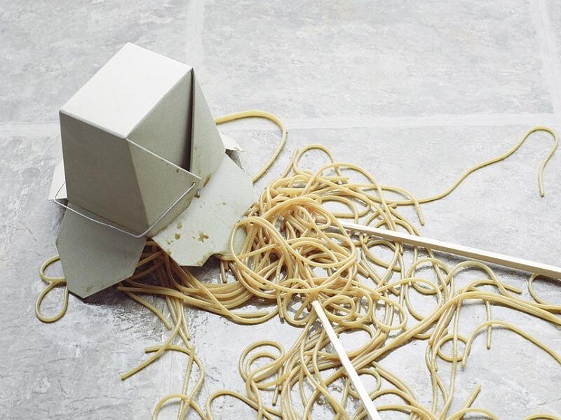 Sonhar com Macarrão no Chão