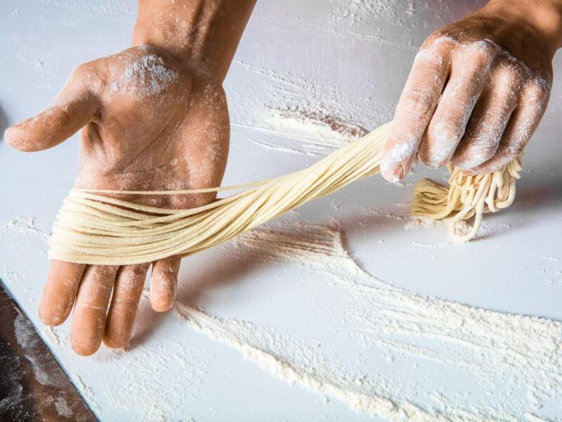 Sonhar com Macarrão na Mão