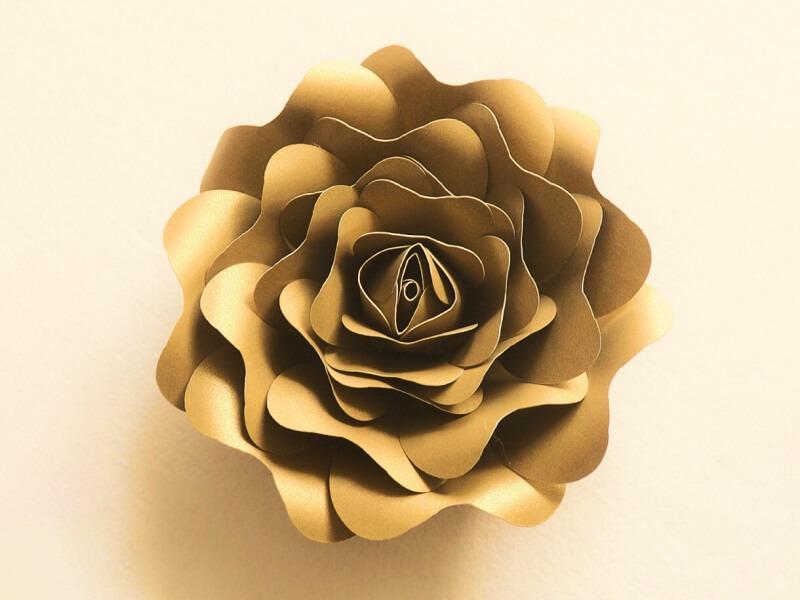Sonhar com Flores de Papelão