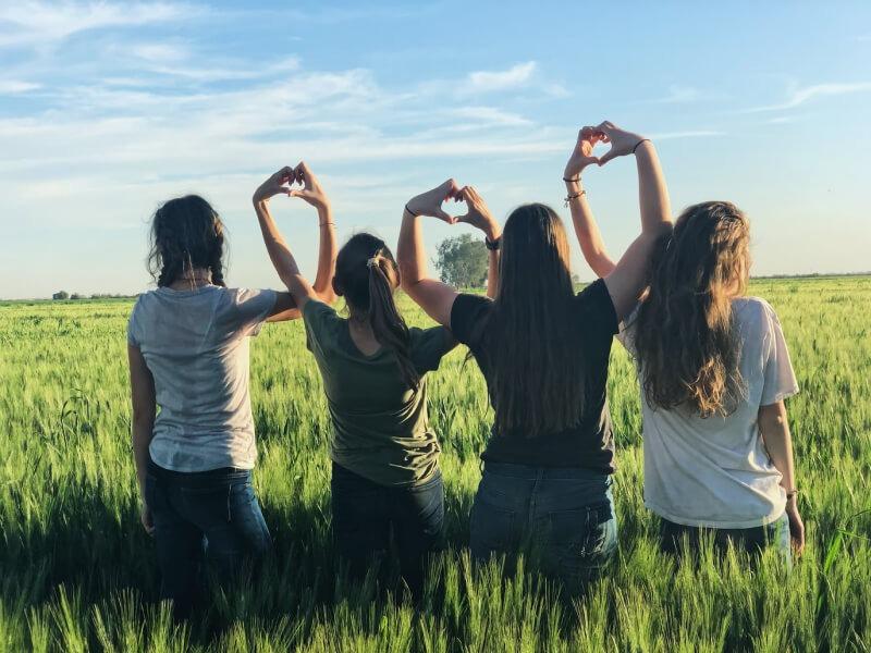 Sonhar com Grupo de Adolescentes