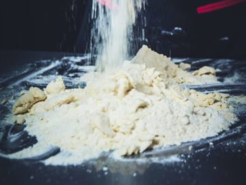 Sonhar com Farinha em Abundância