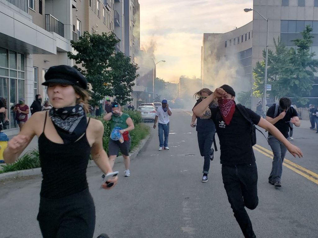 Sonhar com Fugindo da Polícia