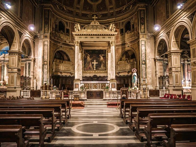 Sonhar com Igreja Católica