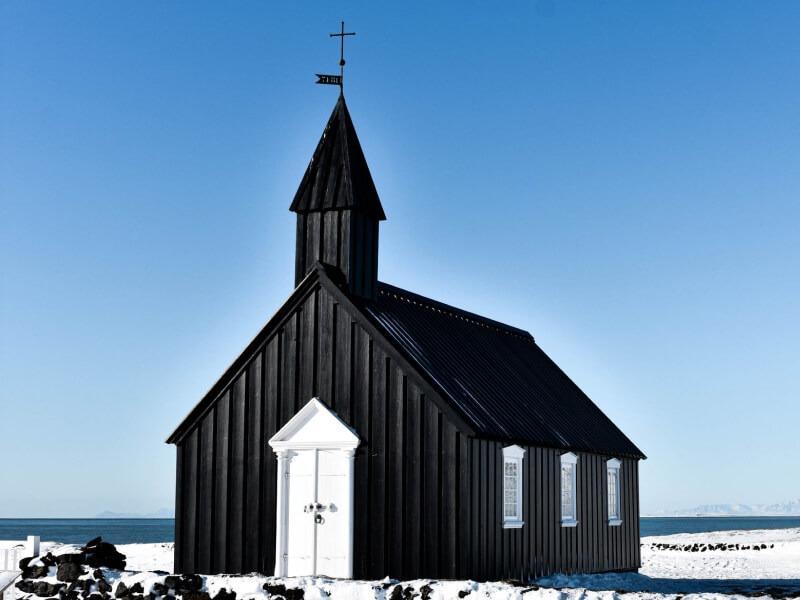 Sonhar com Igreja Negra