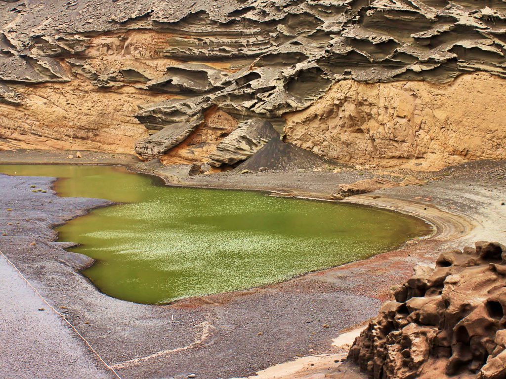 Sonhar com Lagoa Verde