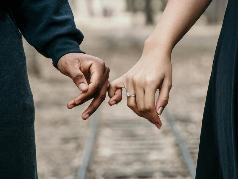 Sonhar com Casamento de Estranhos