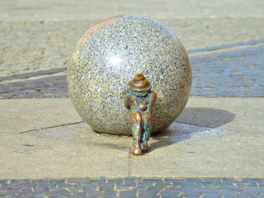Sonhar com Pequenos Monumentos