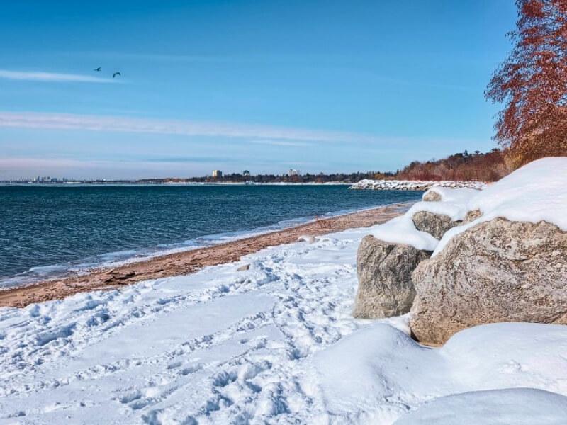 Sonhar com Neve na Praia