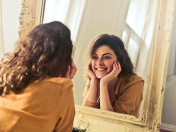 Sonhar com Garota Sorridente