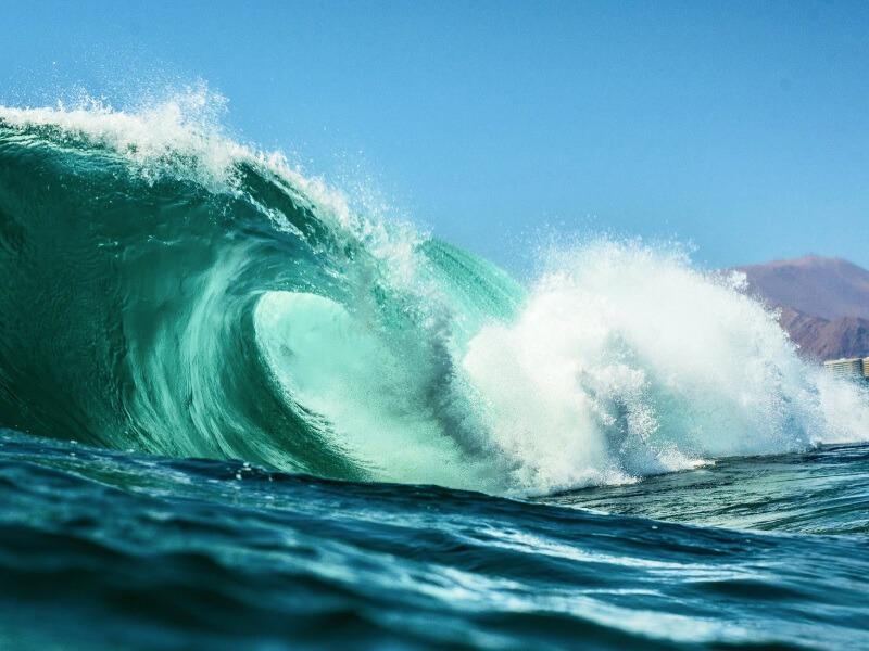 Sonhar com Ondas Altas